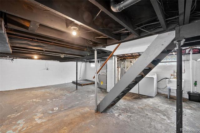 29 W New York Avenue, Pontiac, MI 48340