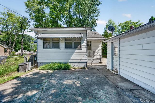 29 W New York Avenue, Pontiac, MI 48340