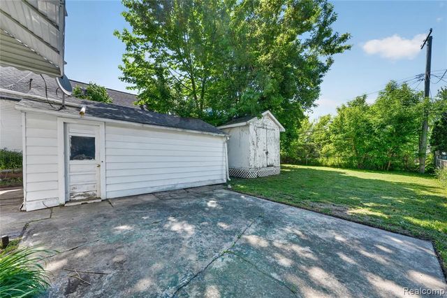 29 W New York Avenue, Pontiac, MI 48340