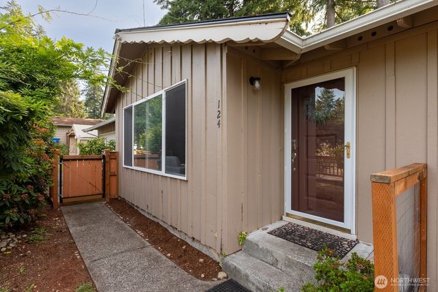 124 Crestwood Drive SW, Lakewood, WA 98498