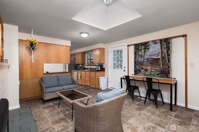 124 Crestwood Drive SW, Lakewood, WA 98498