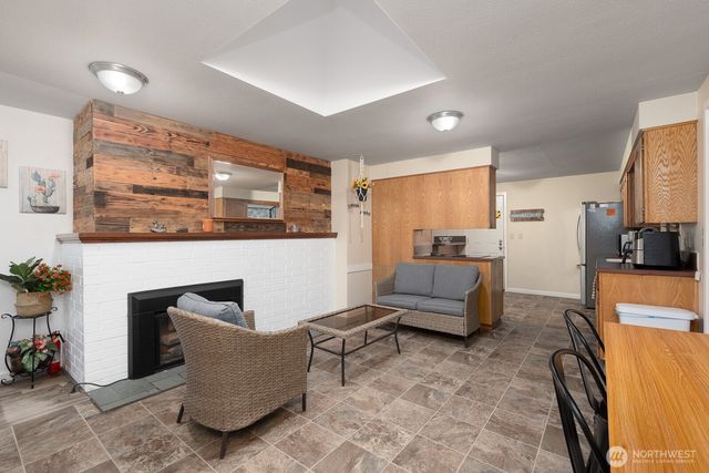 124 Crestwood Drive SW, Lakewood, WA 98498