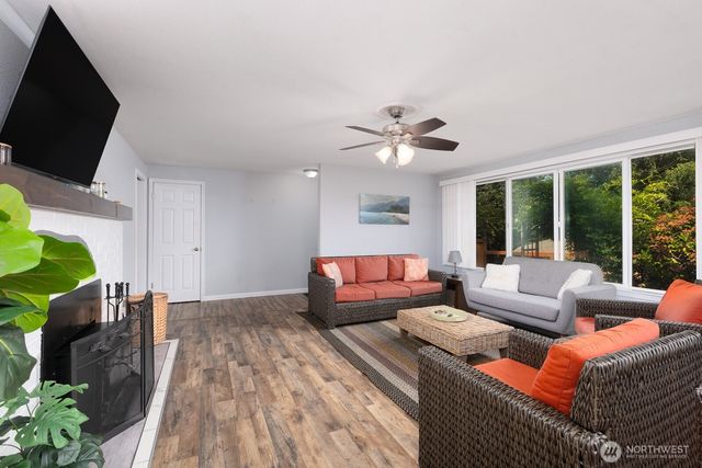 124 Crestwood Drive SW, Lakewood, WA 98498