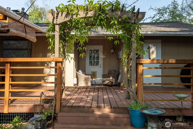 124 Crestwood Drive SW, Lakewood, WA 98498