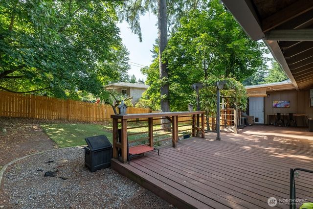 124 Crestwood Drive SW, Lakewood, WA 98498