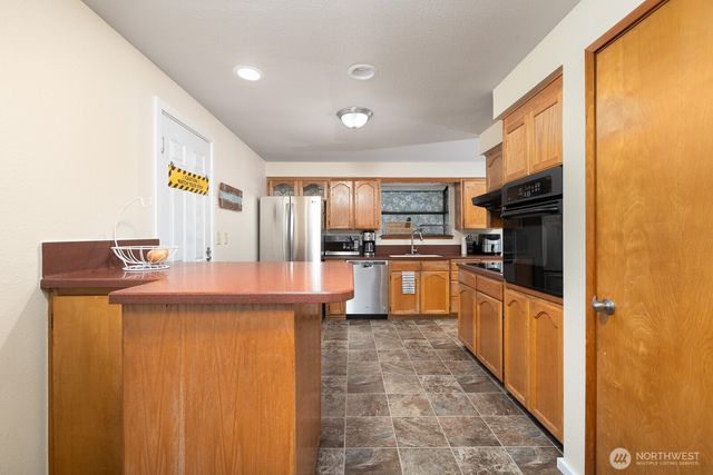124 Crestwood Drive SW, Lakewood, WA 98498