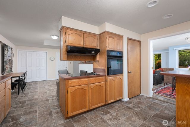 124 Crestwood Drive SW, Lakewood, WA 98498