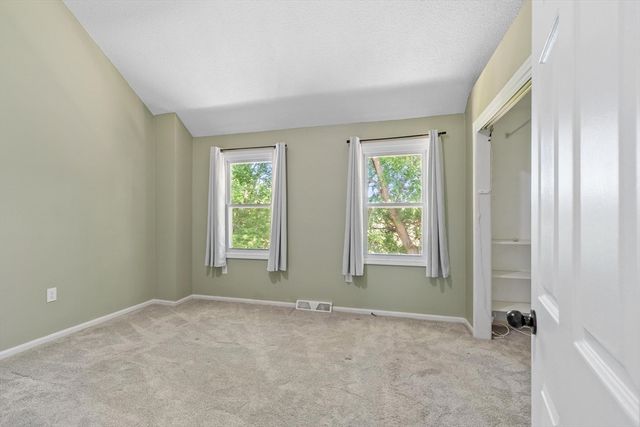 39 Madonna Circle 39, Lowell, MA 01854