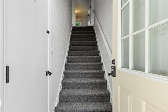 39 Madonna Circle 39, Lowell, MA 01854