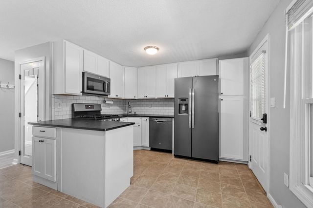 39 Madonna Circle 39, Lowell, MA 01854