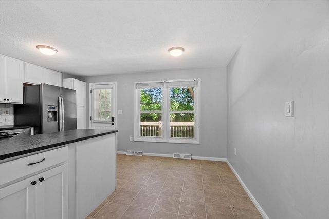 39 Madonna Circle 39, Lowell, MA 01854