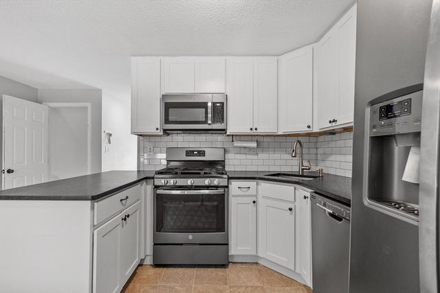 39 Madonna Circle 39, Lowell, MA 01854