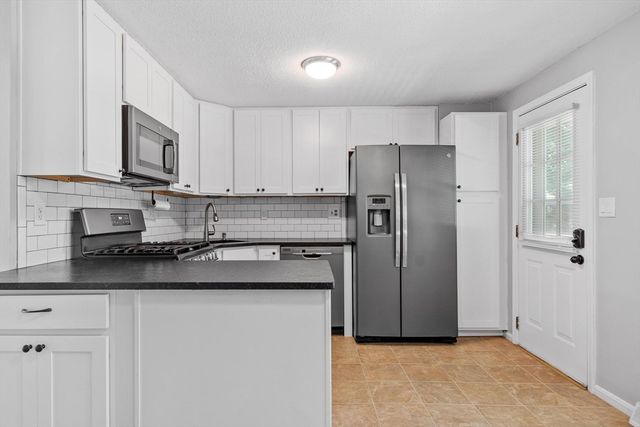 39 Madonna Circle 39, Lowell, MA 01854