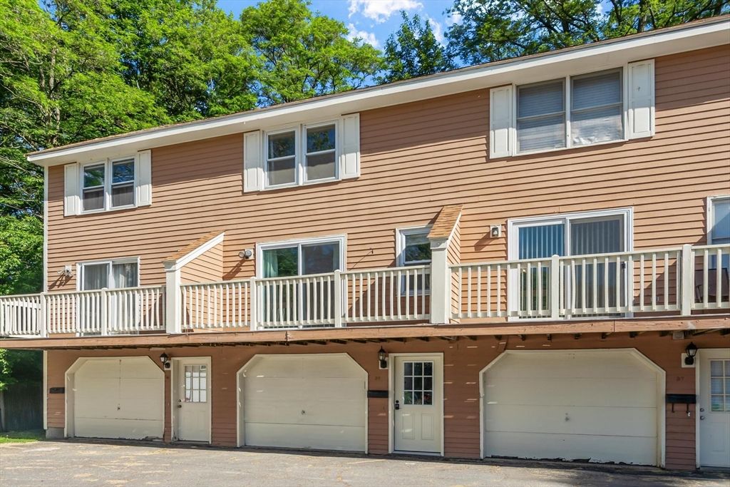 39 Madonna Circle 39, Lowell, MA 01854