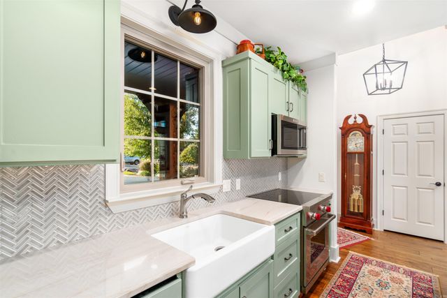 10 Gijon Lane, Hot Springs Village, AR 71909