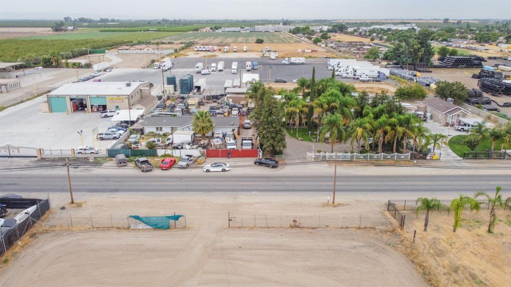 Image 2 of property listing at 3232 S Elm Avenue, Fresno, CA 93706