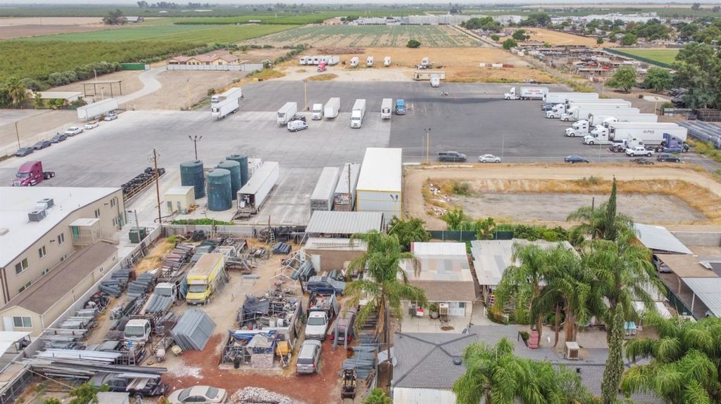 Image 4 of property listing at 3232 S Elm Avenue, Fresno, CA 93706