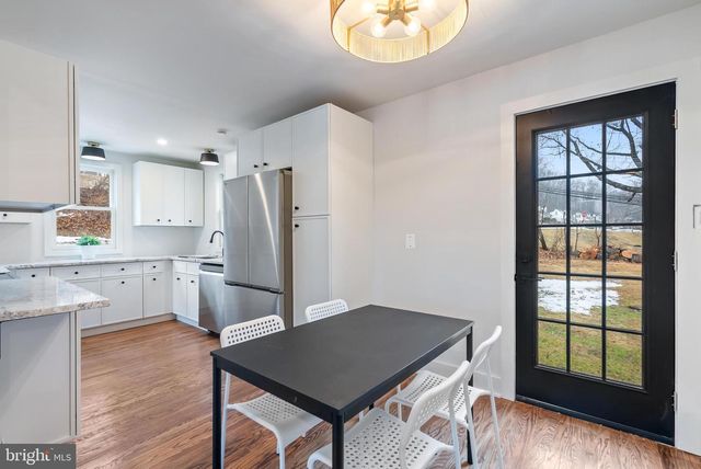 12 LONGVIEW RD, Malvern, PA 19355