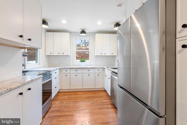 12 LONGVIEW RD, Malvern, PA 19355