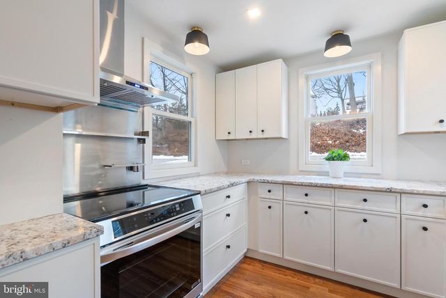 12 LONGVIEW RD, Malvern, PA 19355