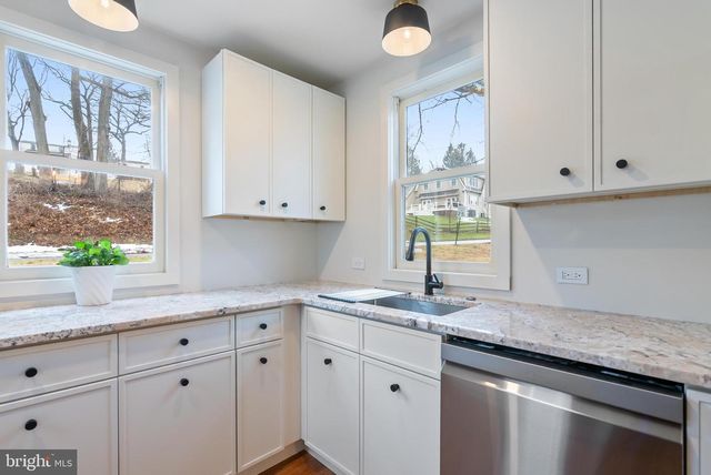 12 LONGVIEW RD, Malvern, PA 19355