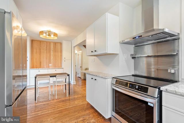 12 LONGVIEW RD, Malvern, PA 19355