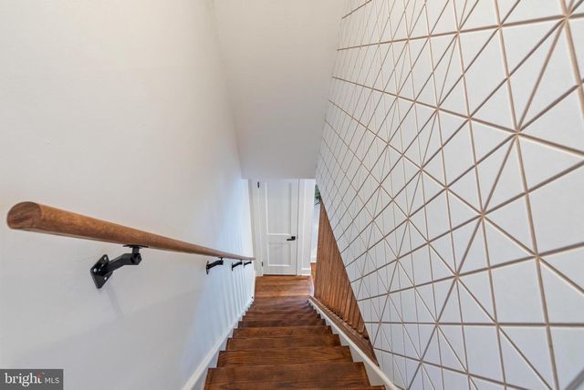 12 LONGVIEW RD, Malvern, PA 19355