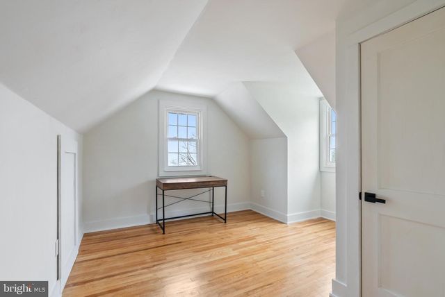 12 LONGVIEW RD, Malvern, PA 19355