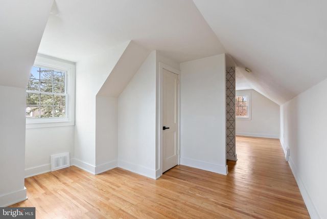 12 LONGVIEW RD, Malvern, PA 19355