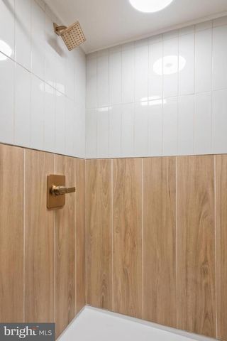 12 LONGVIEW RD, Malvern, PA 19355