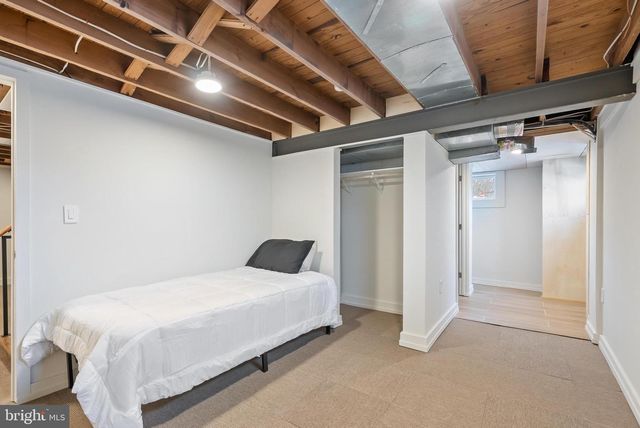 12 LONGVIEW RD, Malvern, PA 19355