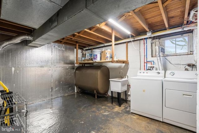 12 LONGVIEW RD, Malvern, PA 19355