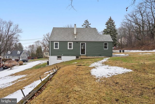 12 LONGVIEW RD, Malvern, PA 19355