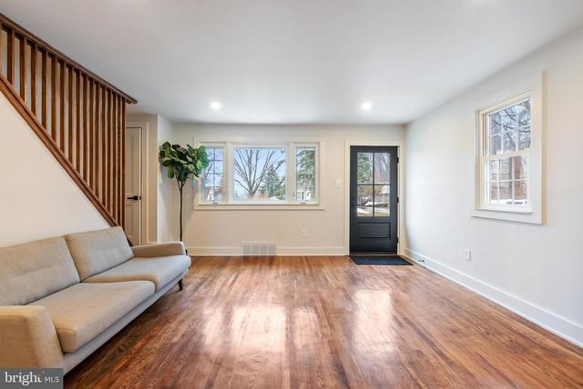 12 LONGVIEW RD, Malvern, PA 19355