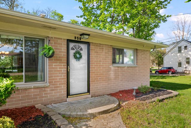 950 Gallaland Avenue, Rochester Hills, MI 48307