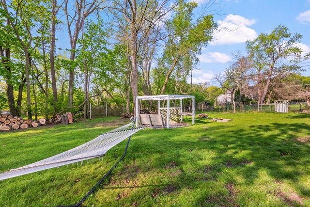 950 Gallaland Avenue, Rochester Hills, MI 48307