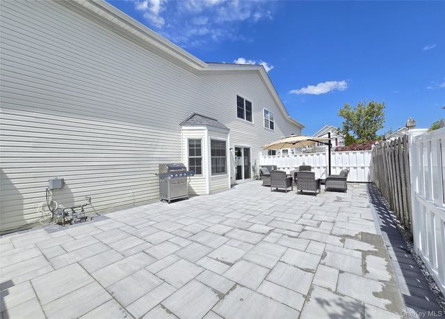 5 Charley Lane, Middle Island, NY 11953