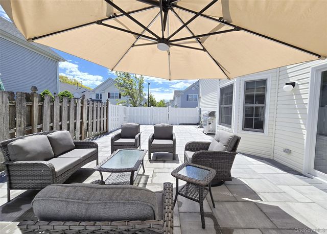 5 Charley Lane, Middle Island, NY 11953