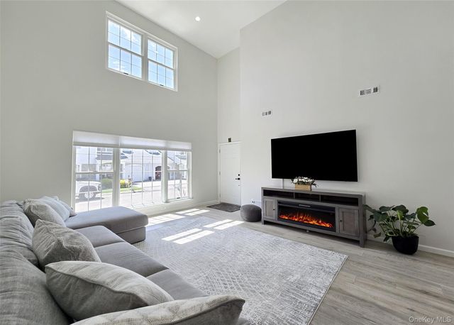 5 Charley Lane, Middle Island, NY 11953