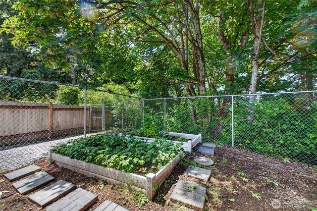 77 Hylebos Avenue, Milton, WA 98354