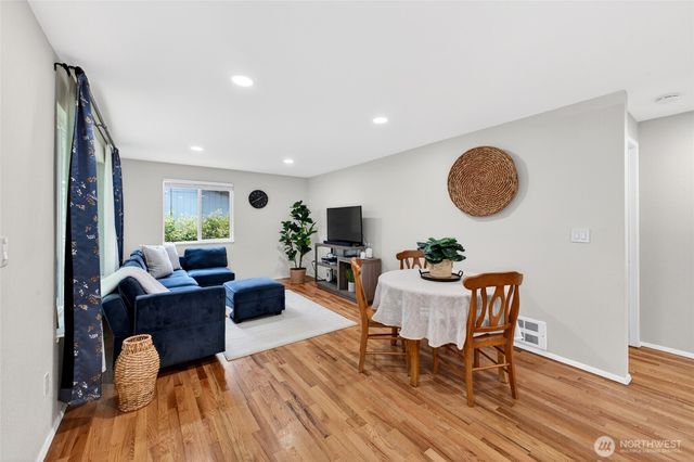 77 Hylebos Avenue, Milton, WA 98354