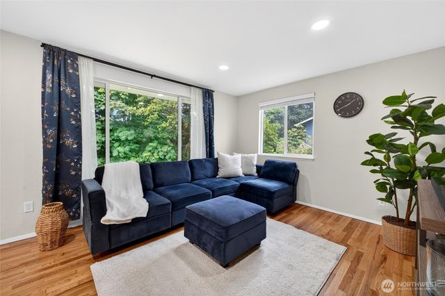 77 Hylebos Avenue, Milton, WA 98354