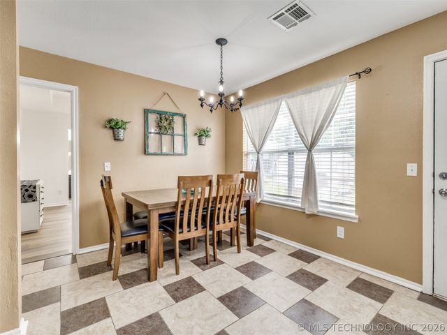 308 N Bristow Avenue, Coweta, OK 74429
