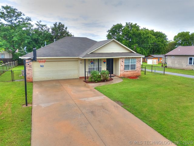 308 N Bristow Avenue, Coweta, OK 74429
