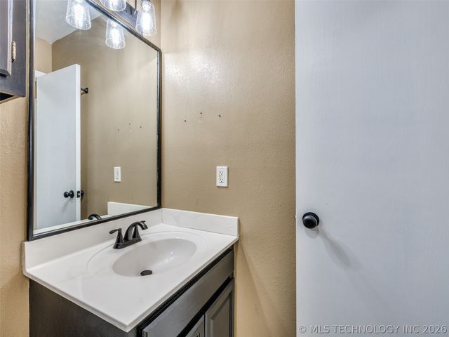 308 N Bristow Avenue, Coweta, OK 74429