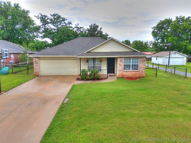 308 N Bristow Avenue, Coweta, OK 74429