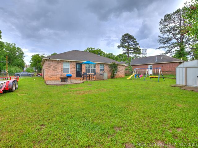 308 N Bristow Avenue, Coweta, OK 74429