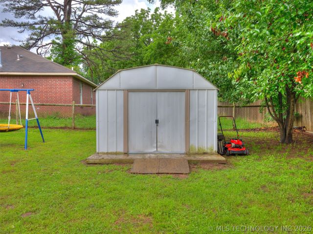 308 N Bristow Avenue, Coweta, OK 74429