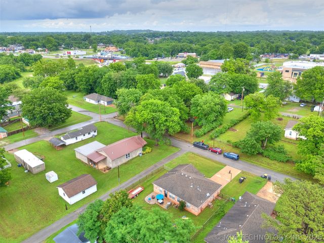 308 N Bristow Avenue, Coweta, OK 74429