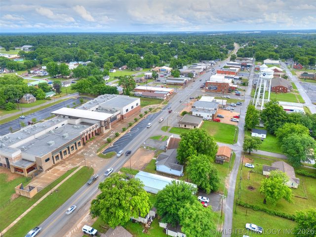 308 N Bristow Avenue, Coweta, OK 74429